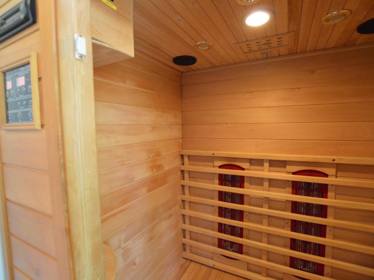 Detached Holiday Home With Sauna Large Garden Stramproy エクステリア 写真