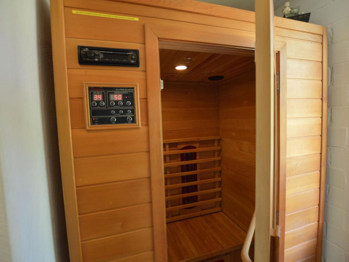Detached Holiday Home With Sauna Large Garden Stramproy エクステリア 写真